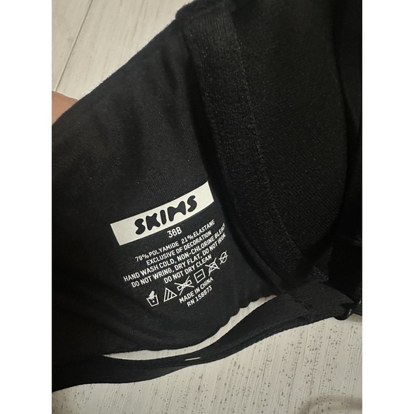NWT SKIMS Fits Everybody T-shirt Push- Up Bra Sz 36B ONYX Black - Picture 4 of 5